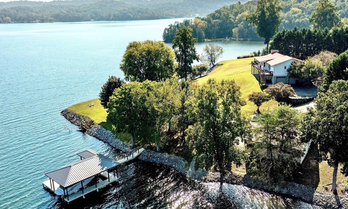 Ten Mile Haus | Breathtaking Lake Views | Private Boat Ramp, Sleeps 12!