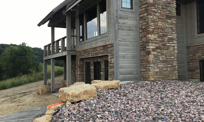 Mondovi Kabine | Stunning Lodge Experience in Buffalo County WI/Picturesque Views-Pet Friendly!