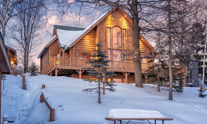 Duluth Kabine | Stunning log home on Pike Lake with many amenities. Perfect for larger groups