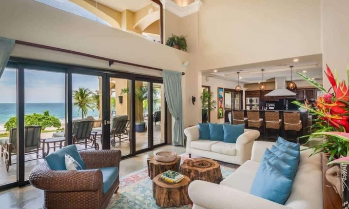 Playa Flamingo Haus | Luxusvilla am Strand mit privatem Pool und Vollzeitmädchen