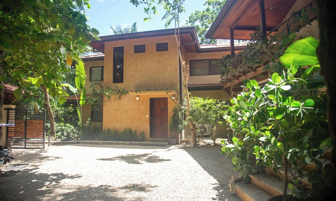 Playa Guiones Haus | Brand New Luxury Home nur wenige Schritte von der Brandung mit Pool und WLAN