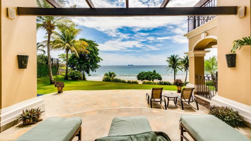 Playa Flamingo Haus | Stunning Luxury Mansion in Playa Flamingo with Six Bedrooms and Beachfront Access