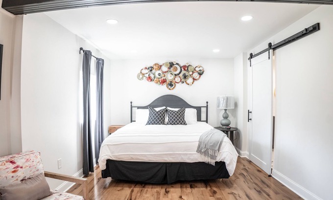 Seminary Hill Haus | Stunning Oasis - Attractions Nearby. Only 2 miles from Old Town