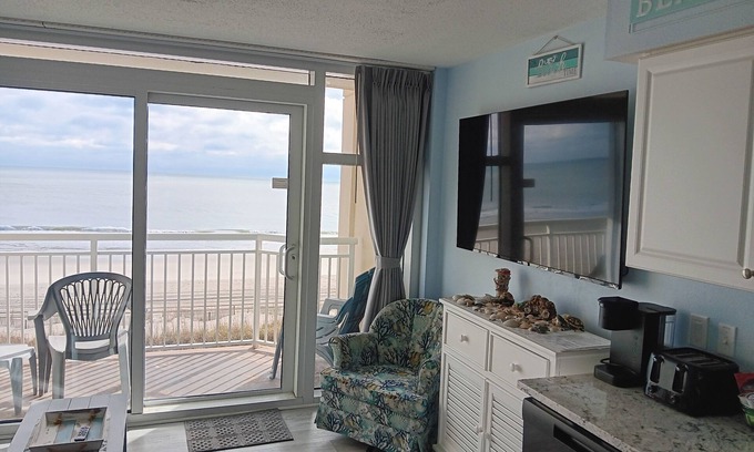 Myrtle Beach Eigentumswohnung | Stunning Oceanfront Condo. , Great resort. kitchen, W/D, 65" Roku tv, fast WIFI.