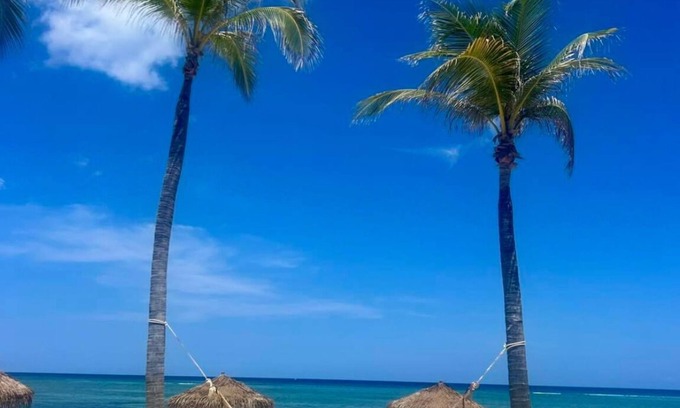 Colliers Bay Resort | Stunning oceanfront 2 bedroom, resort townhouse - Grand Cayman, Cayman Islands
