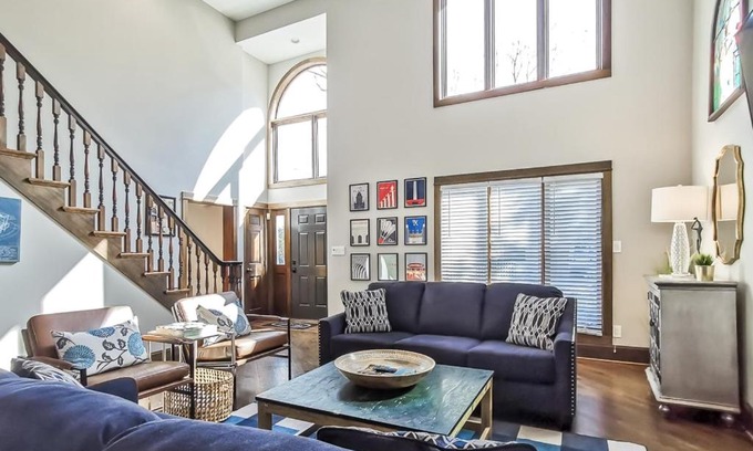 West Plaza Haus | Stunning Plaza Home-Location Unbeatable-New Remodel