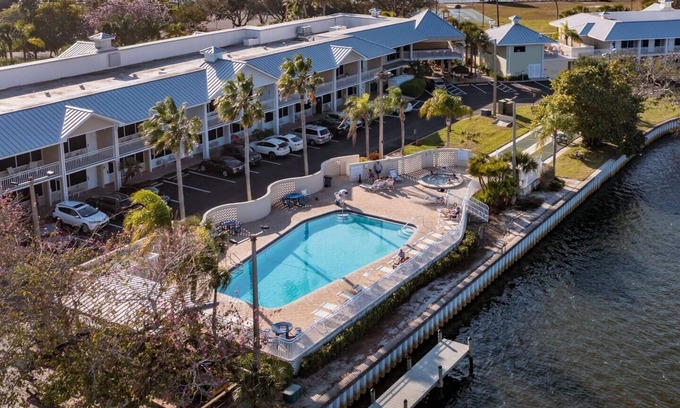 Ruskin Haus | Stunning Resort Like Townhome w/ Pool, Beach, Bar!