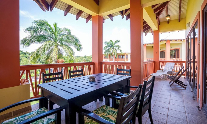 Cocoplum Wohnung | Stunning Sea and Pool View Apartments Ideal for Group Getaways