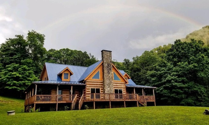 Bakersville Haus | Atemberaubende Aussicht, 4Bd / 4Ba Geräumiges Haus zwischen Asheville & Boone