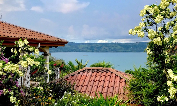 Tronadora Haus | Atemberaubende Aussicht auf den Arenalsee und den Vulkan in einer sicheren, geschlossenen Feriengemeinschaft