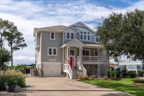 Corolla Light Haus | Stunning Views With Pool Family Room Resort Perks