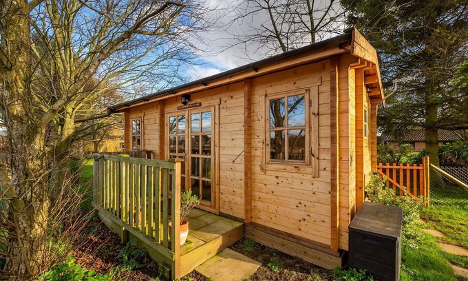 Surlingham Haus | Atemberaubendes Ferienhaus für 2 Leute mit W-LAN, Haustiere erlaubt und Parkplatz