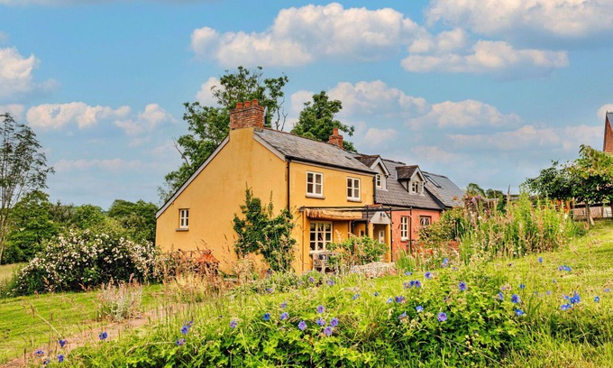 Monmouth Haus | Atemberaubendes Ferienhaus mit Whirlpool, W-LAN, Terrasse, Haustiere erlaubt und Parkplatz