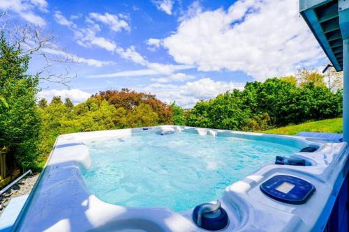 Bucklands Beach Haus | Stunning Waterfront Villa in Bucklands Beach