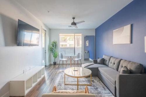 Tempe Wohnung | Stylish 1BD - Pool, Gym, Parking, W-D - Sleeps 4