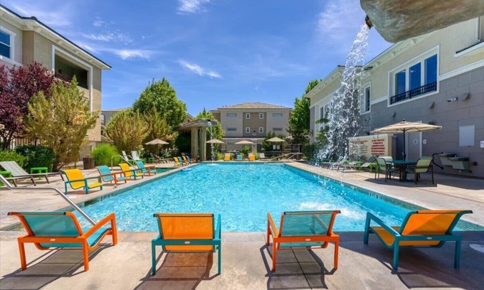 Reno/Tahoe Airport Wohnung | Stylish 1BR | Pool, Gym, Fast Wi-Fi & Free Parking