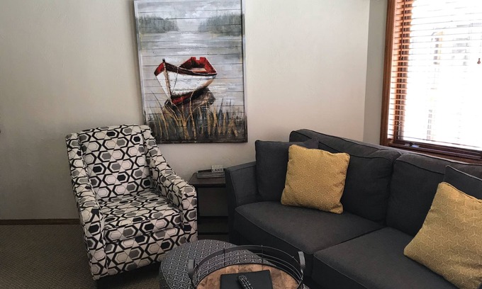 Egg Harbor Eigentumswohnung | Stilvolle 2 Zi 2 Ba vor kurzem renoviert mit vielen Annehmlichkeiten für Sie zu genießen!