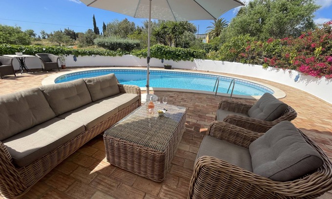 Carvoeiro Villa | Stylish 2-bedroomed villa with a pool