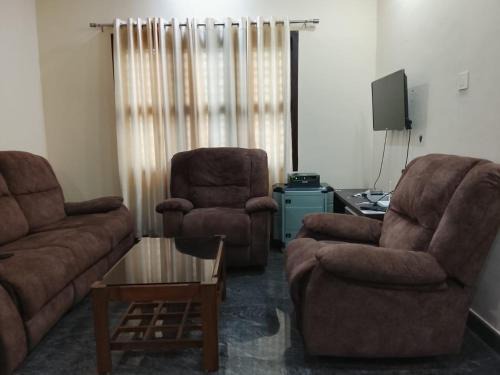 Adyar Haus | Stylish 2BHK Near Adyar Gardens Mangalore