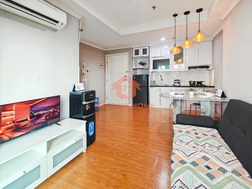 Kelapa Gading Barat Wohnung | Stylish 2BR MOI Apt with Pool, Gym, Wi-Fi