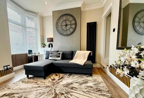 Stourbridge Haus | Stylish 2BR - Sleeps 6 - Central Stourbridge Gem