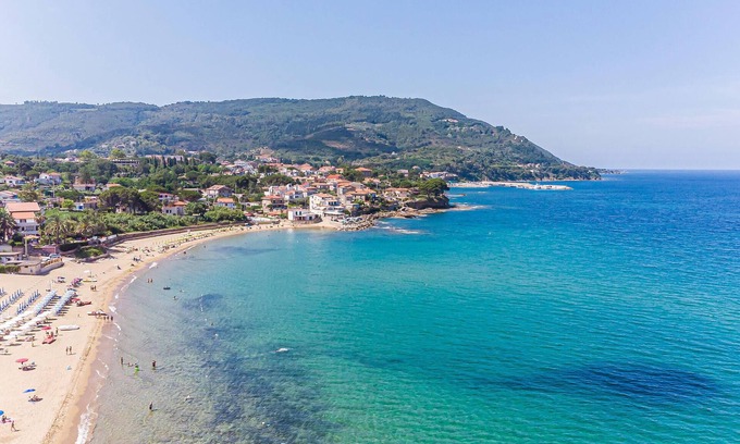 Laureana Cilento Haus | Stylish and high quality vacation home on the hill of Laureana Cilento with beautiful sea view.