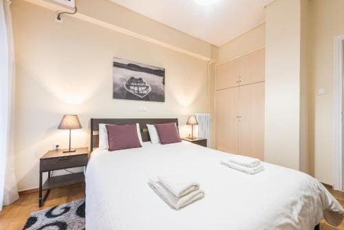 Mets Wohnung | Stylish Athens Apt 10 Minute Walk to Acropolis Museum & Metro