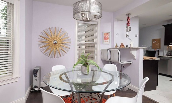 Everett Haus | Modern Duplex Home close to Boston. Free parking, Yard, Super Nice!