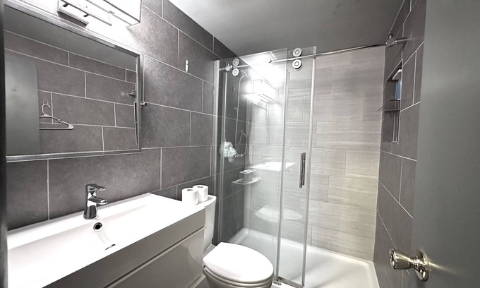 North Buffalo Wohnung | Stylish & Comfy Haven near Niagara Falls ~ UB in safe Neighborhood!
