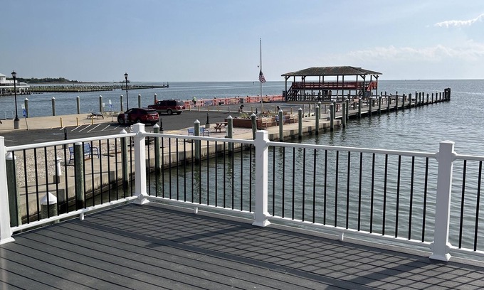 Crisfield Eigentumswohnung | Stylish Condo with a Great View