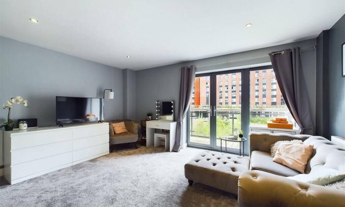 Sheffield Wohnung | Stylish & Cosy Studio with Balcony Views - Vibrant City Centre!