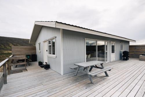 Borgarnes Wohnung | Stylish cottage with hot tub
