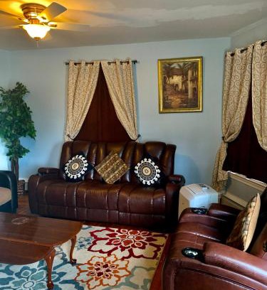Pawtucket Wohnung | Stylish, Cozy 2BR Private Apt, 2nd Floor, Scenic View, Well-Appointed, Near Providence, MA, RI Line, I-95 Access