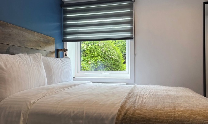 Chard Wohnung | Stylish Ground Studio with Kitchenette - Double