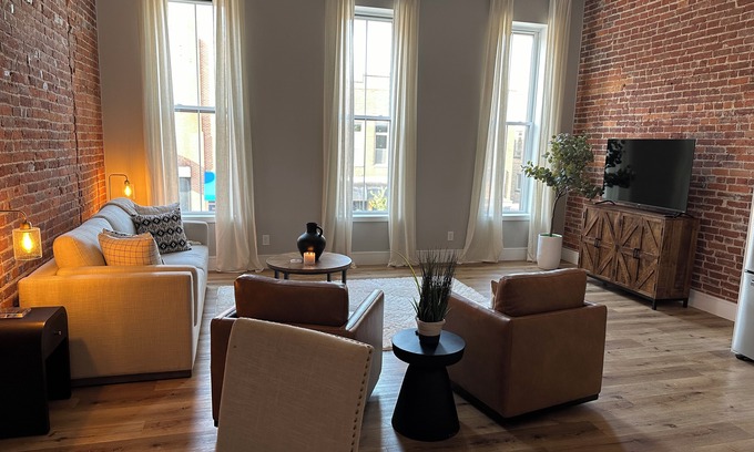 Warsaw Wohnung | Stylish & Modern 2-Bdrm Apt in Downtown Warsaw featuring an urban rooftop deck.