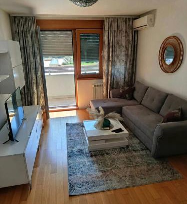 Novi Beograd Wohnung | Stylish New Belgrade apt parking 5e per day