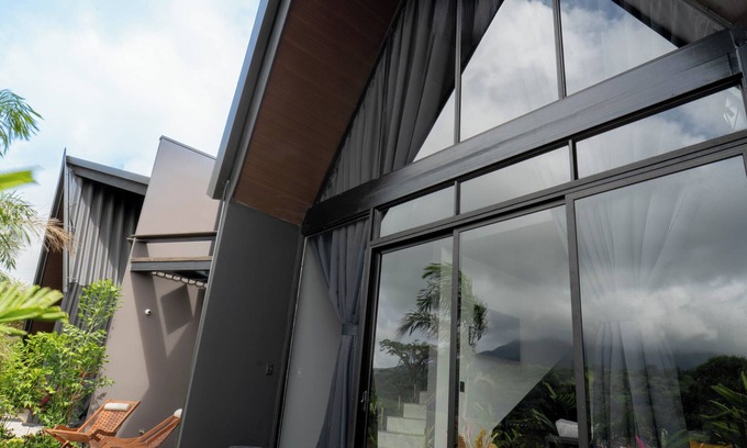Arenal Hot Springs Kabine | Stylish New Escape Cabin w/hot tub Volcano view