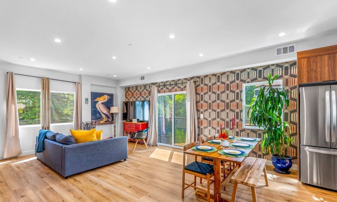 Sherman Oaks Wohnung | Stylish Sherman Oaks Townhouse W/ 3 Master Suites