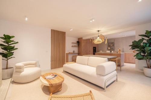 Leixões Wohnung | Stylish & Spacious Flat near the Beach by HostWise