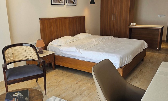 Panch Batti Wohnung | Stylish studio with wi-fi, pantry, coffee, and central location.