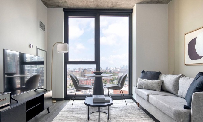 West Town Wohnung | Stylish West Loop 1BR w/Pool & Gym, nr Union Park, by Blueground