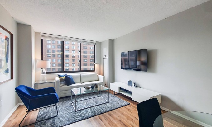 White Plains Wohnung | Stylish White Plains 1 Bedroom with Amenities