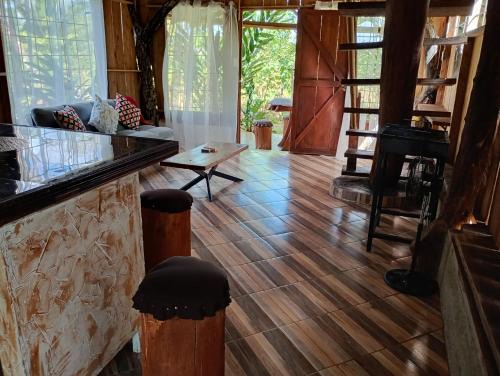 Katira Haus | su cabaña Río Celeste
