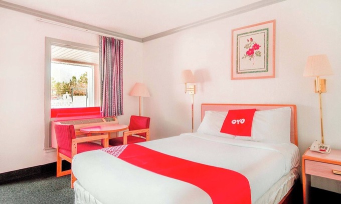 Durham Hotel | Suburban Escape with Comfy Bed + Proximity to Downtown Durham