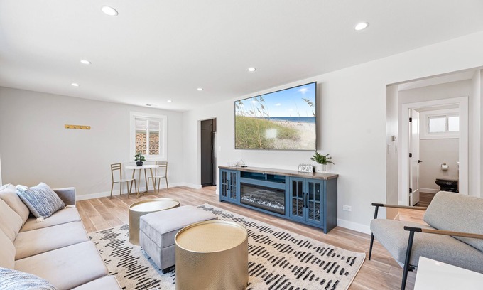 Des Plaines Haus | Suburban Fab Part Deux