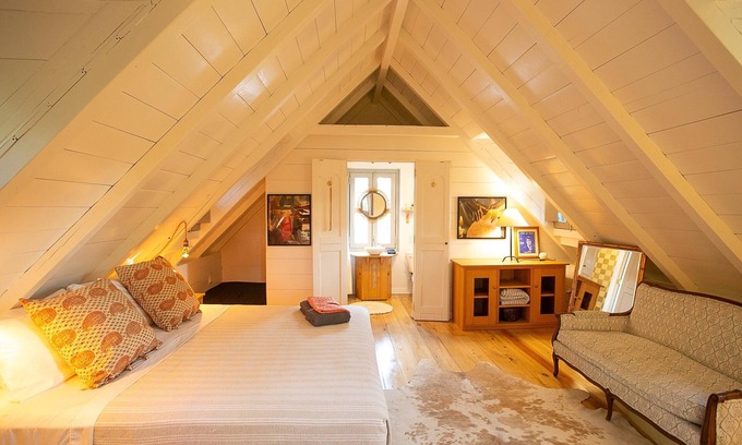 Dunmore Town Hütte | Sugar Cube: Charming & Artsy 1 bedroom cottage in the heart of Harbour Island