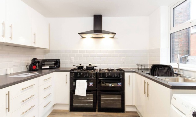 Oldham Bed & Breakfast | Suite 5: Stylist Spot in Oldham City Centre