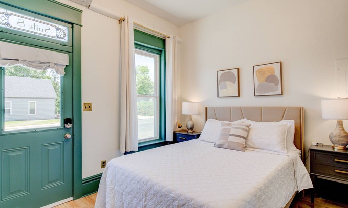 Springville Hotel | Suite 8 | Historic Art City Inn