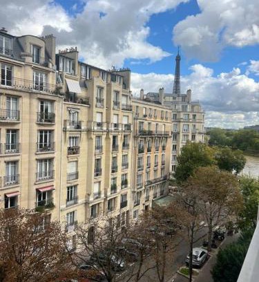 16th Arrondissement Wohnung | Suite avec balcon vue Tour Eiffel