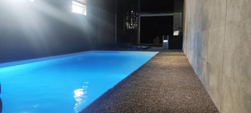 Chelles Haus | Suite avec piscine privée